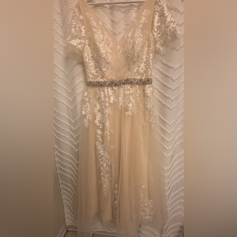 NEVER WORN!Elegant floor length Cream satin & tulle floral appliqué Dress sz 16W
